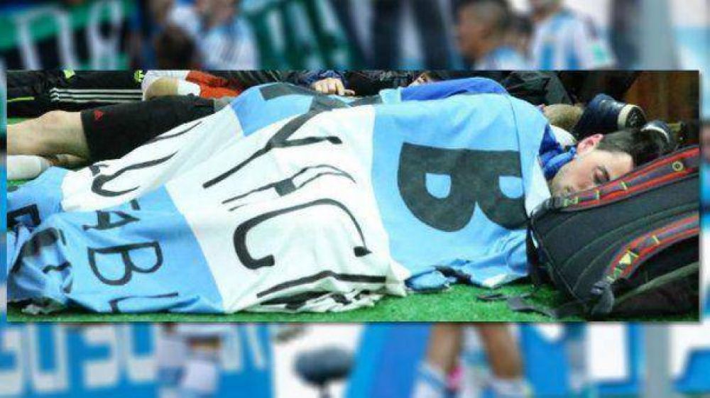 Los argentinos duermen hasta en la calle para seguir a la Selecci�n