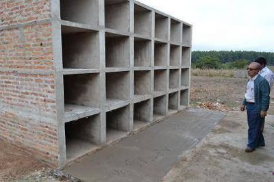 Se construyen nuevos pabellones de nichos en el Cementerio salade�o