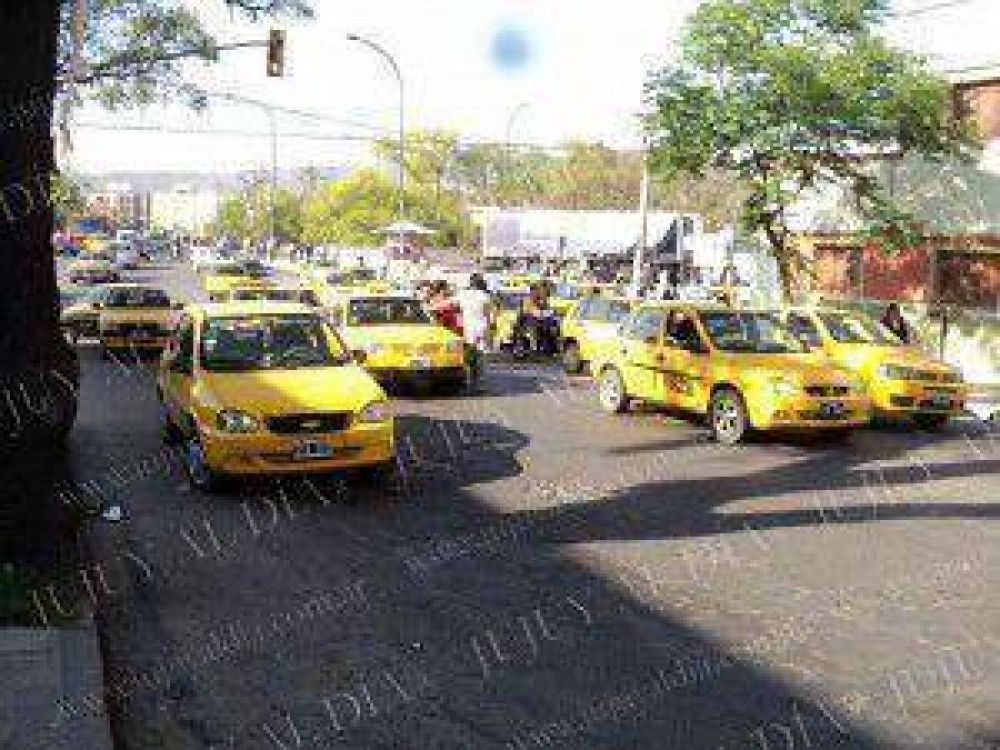 Peones de taxis anunciaron paro de 24 horas el pr�ximo mi�rcoles ante la falta de control del transporte ilegal en Jujuy