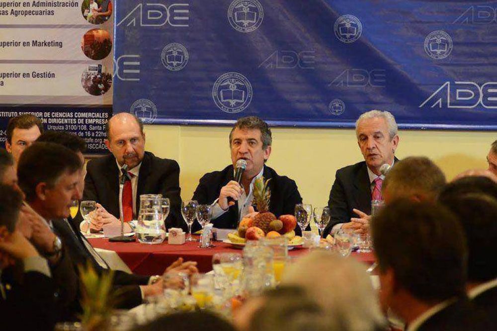 De campa�a, Urribarri pas� por Santa Fe con cr�ticas al gobierno socialista