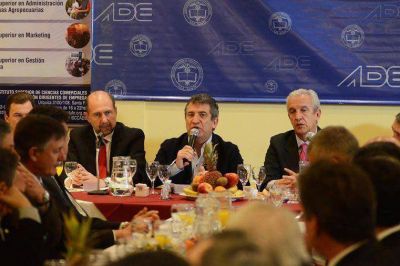 De campa�a, Urribarri pas� por Santa Fe con cr�ticas al gobierno socialista