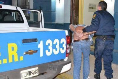 Otra jornada violenta en el Munilla: Polic�as lesionados, da�os en vivienda y m�vil policial, y cinco detenidos