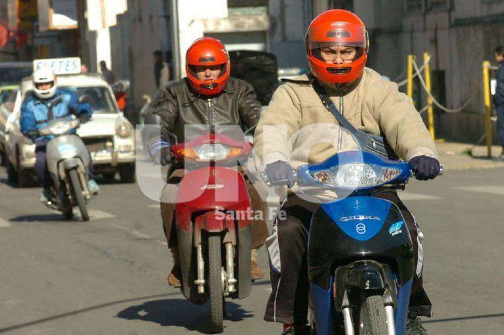 La ciudad adhiri� a la venta de moto veh�culos con cascos