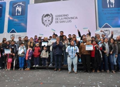 San Luis: casas nuevas para mil familias