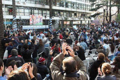 Argentina-Nigeria fue una fiesta en la Plaza de San Mart�n