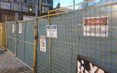 Vecinos se quejan por la paralizaci�n de las obras en el bajo nivel de Lomas
