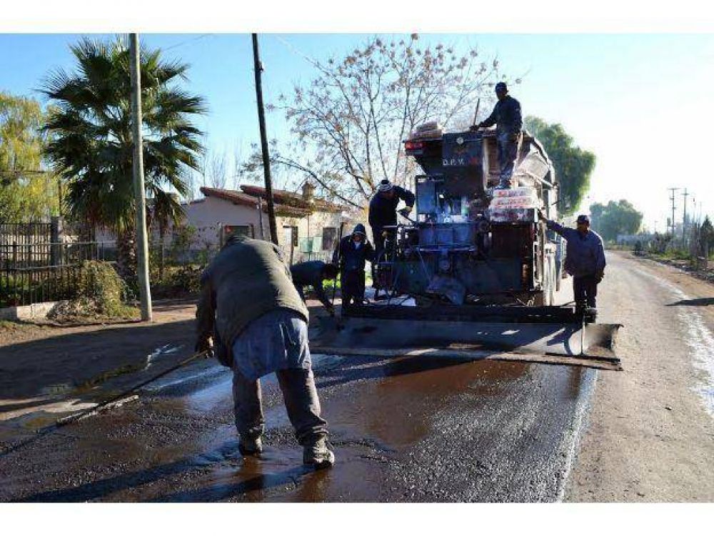 Reacondicionan un carril clave para el tr�nsito agr�cola en Guaymall�n