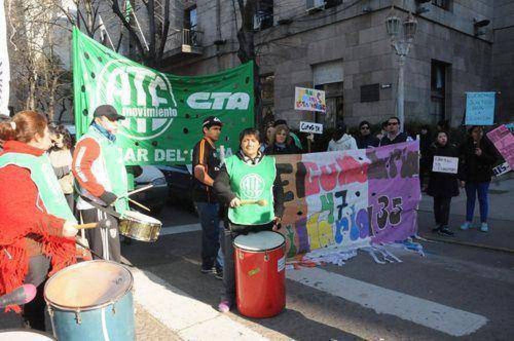 Personal educativo y maestros protestaron y pidieron soluciones para las escuelas provinciales