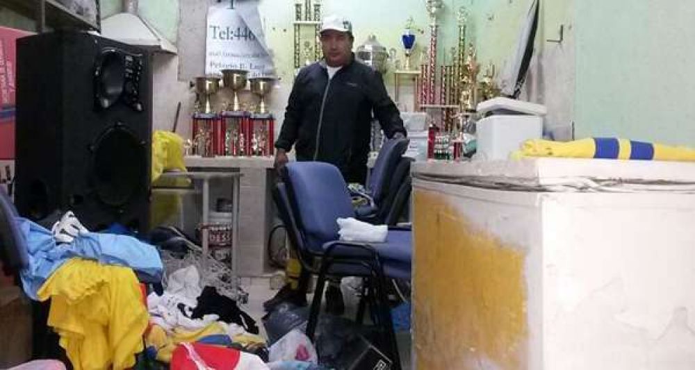 Robaron materiales de Escuela de F�tbol
