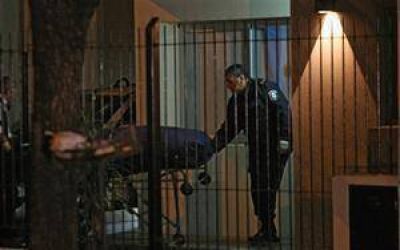 Mat� a un ladr�n que entr� en su casa cuando ve�a el partido con sus hijos