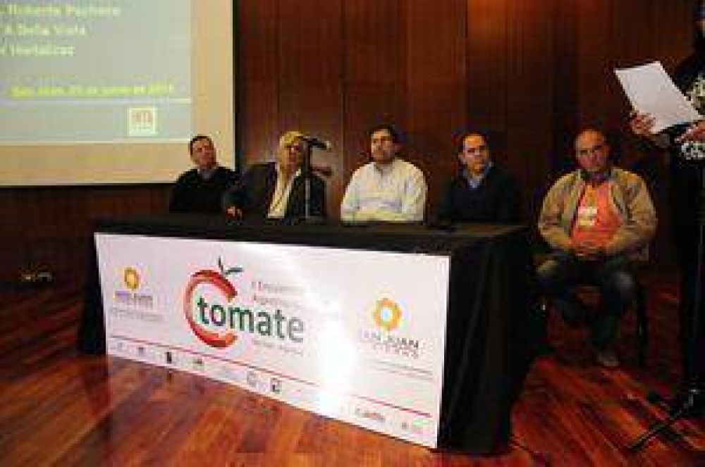  Procuran autoabastecer la demanda nacional de tomates