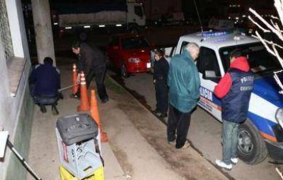 Un hombre dispar� seis balazos contra un grupo de personas por una disputa e hiri� a uno