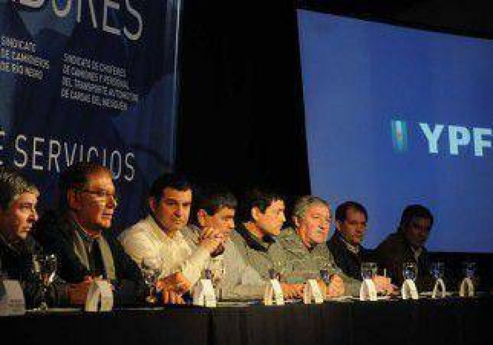 YPF le contest� a Pereyra y Coco apunt� a Galuccio 