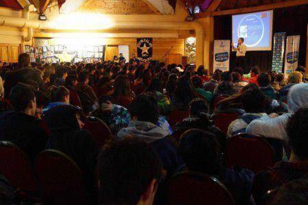 La agencia nacional de seguridad vial y �Estrellas Amarillas� dieron una charla a los alumnos de 4� y 5� a�o