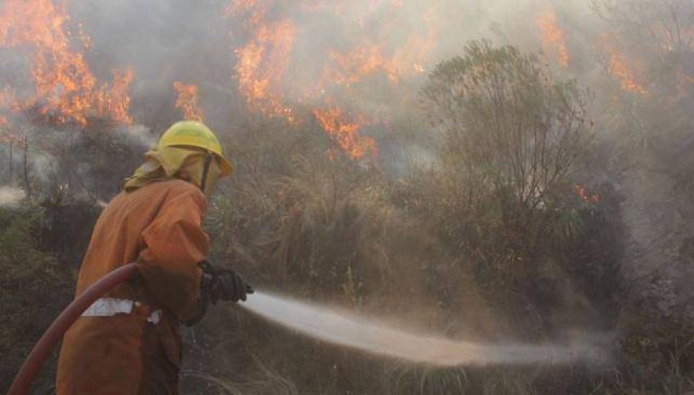 Plan del fuego: empiezan a enviar fondos a Bomberos
