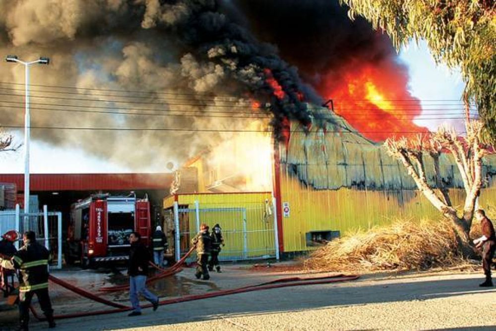 Gran incendio termin� con el Hipertehuelche de Caleta Olivia