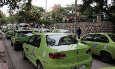 Remiseros paralizan hoy el centro; piden levantar pasajeros en las calles