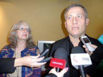 Avil�s anunci� que se prohibir�n las nuevas construcciones en las sierras