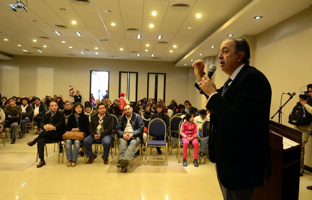 Rodolfo Urtubey brind� su apoyo a las madres del paco en su lucha contra la droga 