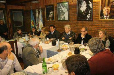 Espinoza se juega por Scioli y se le abre la interna en La Matanza