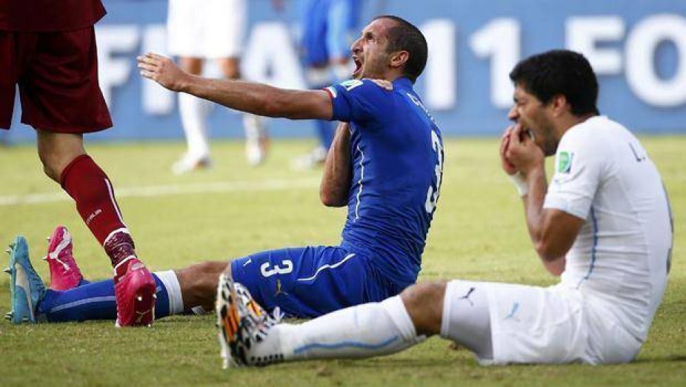 Dur�sima sanci�n para Luis Su�rez: fue suspendido cuatro meses por morder a Chiellini y se qued� sin Mundial