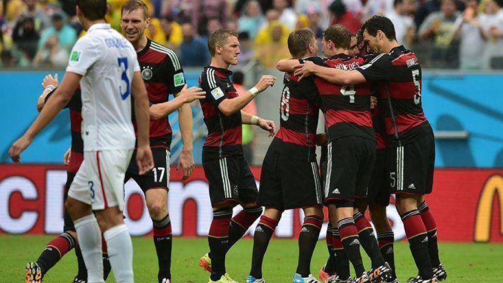 EEUU cay� ante Alemania, pero clasific� a octavos gracias a una mejor diferencia de gol 
