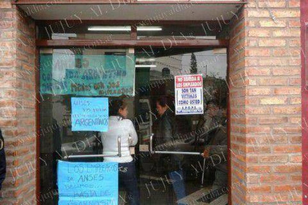 Trabajadores de ANSES Jujuy profundizaron las medidas ante el descuento de d�as de paro