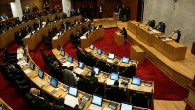 El M�s Cerca y el pase a planta a estatales desataron las cr�ticas