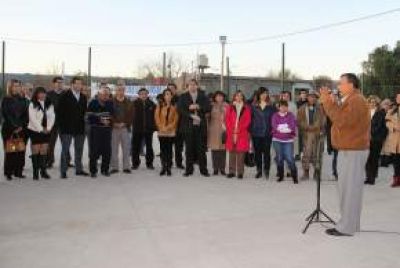Habilitaron obras de repavimentaci�n, polideportivos y firmaron convenios