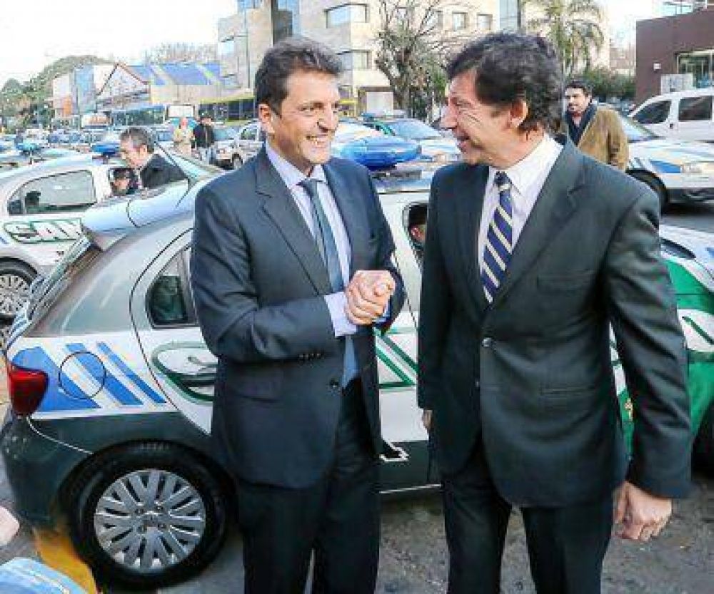 En San Isidro, Massa y Posse presentaron la flamante flota de 10 nuevos patrulleros 