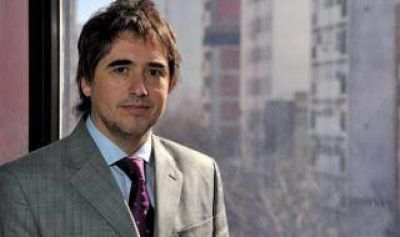 Lorenzino cruz� al Intendente de Tigre: 