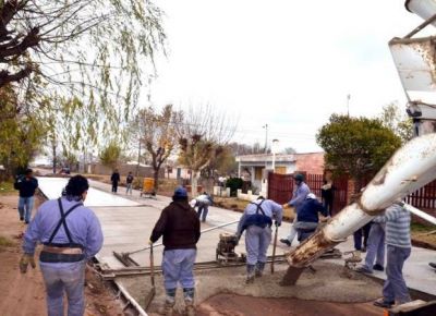 Pavimentan casi veinte cuadras en el Eva Per�n I y II