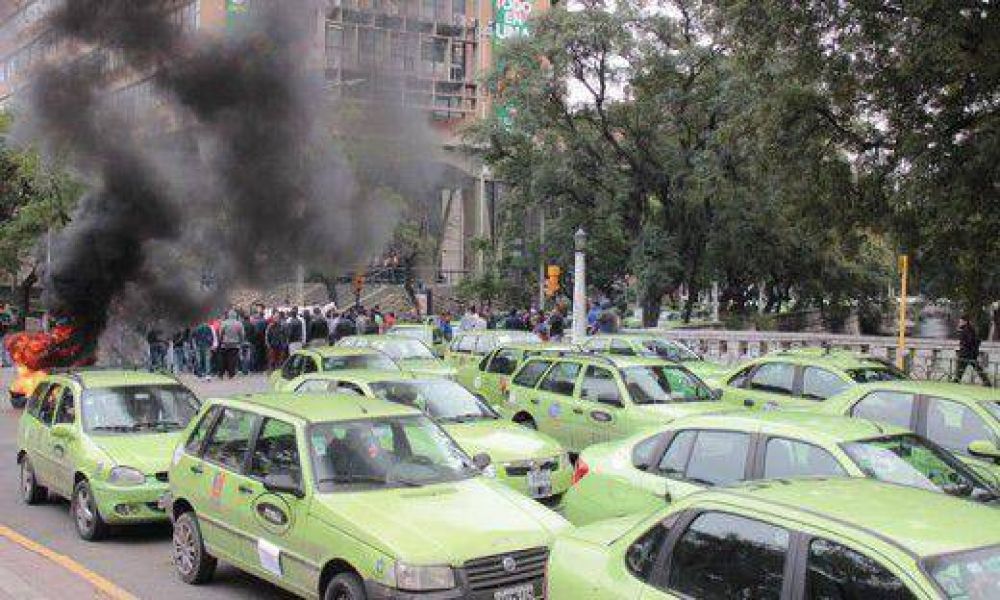 Tregua hasta el martes en el conflicto con remises