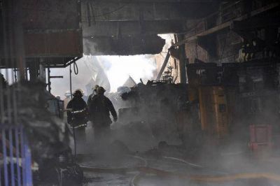 Lan�s: un incendio devor� una f�brica de calzados