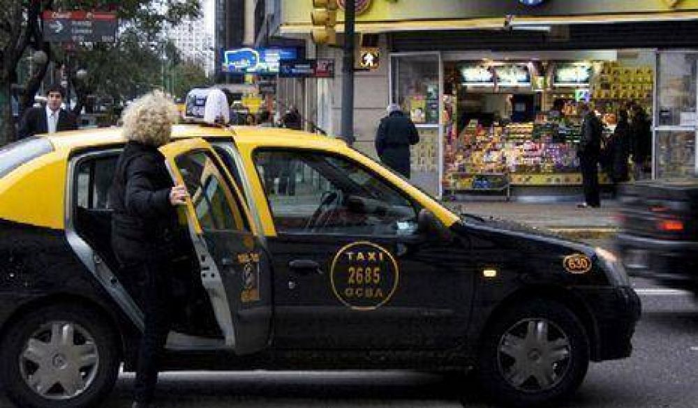 Se viene otro aumento del taxi