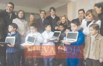 Entregaron 600 laptops del Programa JVG a alumnos de escuelas de Capital