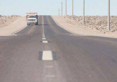 Asfaltan el acceso que une las rutas 22 y 40 en Zapala 