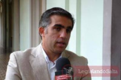 Nanni molesto: Vuelven a comisi�n pedido de informe sobre autos oficiales