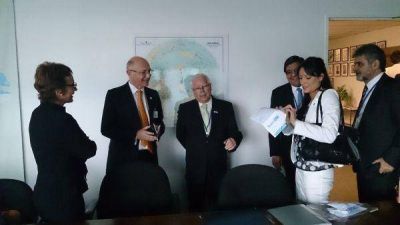 La gobernadora R�os hizo entrega del DNI argentino a un ciudadano de las islas Malvinas