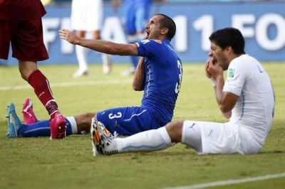 Giorgio Chiellini, el italiano mordido: 