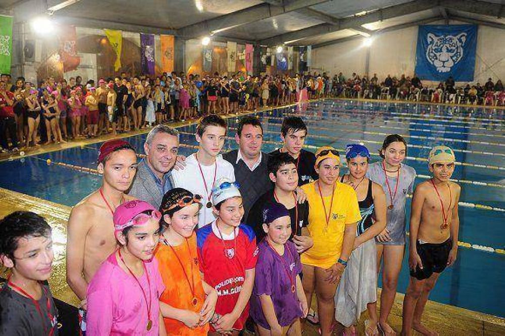 Los chicos disfrutaron del Primer Encuentro de Nataci�n en Tigre