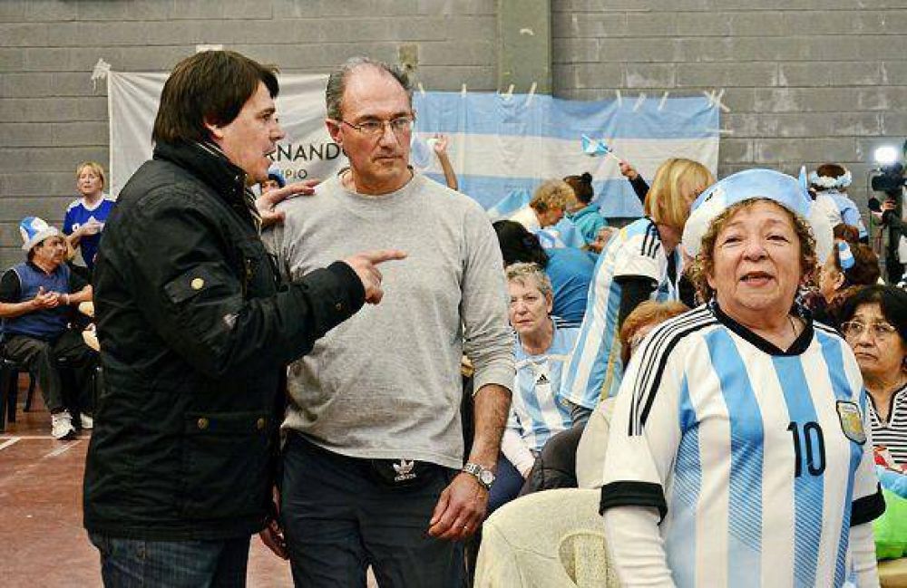 Unos 500 abuelos de San Fernando tuvieron un Baile �de selecci�n�