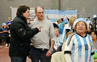 Unos 500 abuelos de San Fernando tuvieron un Baile �de selecci�n�
