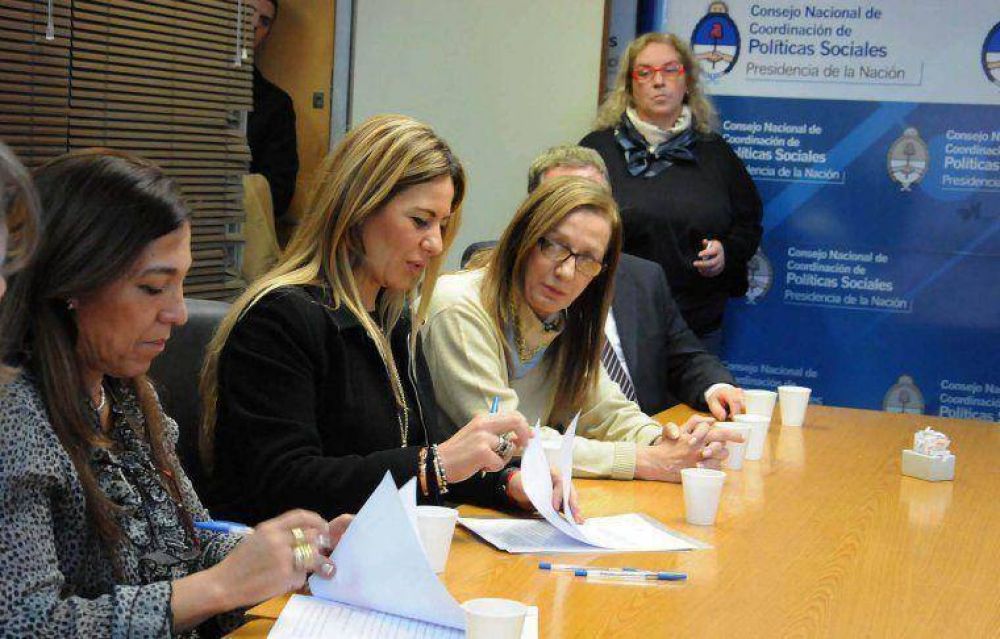 Convenio para la compra de transportes escolares para escuelas especiales. Areco est� incluido.