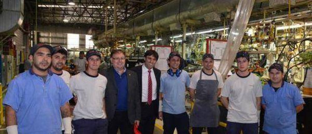 De visita en la planta de Toyota: Diego Bossio y Oscar Romero en la automotriz de Zarate.