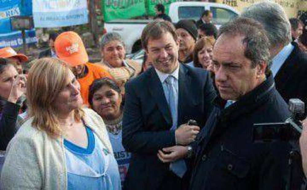 Scioli y Cascallares inauguraron un jard�n en Almirante Brown