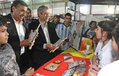 Los chicos del Envi�n Deheza celebraron su 4� aniversario con Ferraresi y el ministro Aparicio
