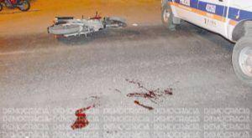 Fuerte choque entre un auto y una moto en Benito de Miguel y Ruta 7