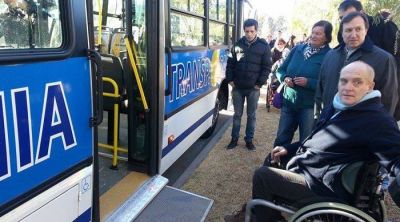 Bevilacqua present� los nuevos colectivos de piso bajo