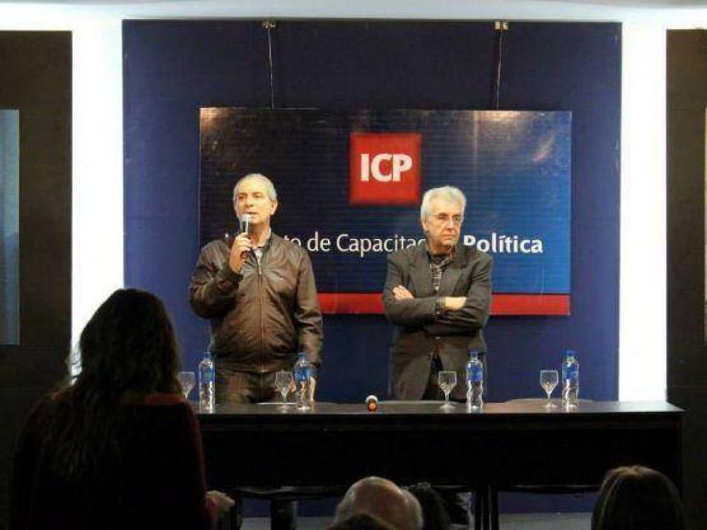 Artemio L�pez disert� en La Plata sobre el escenario electoral de cara al 2015